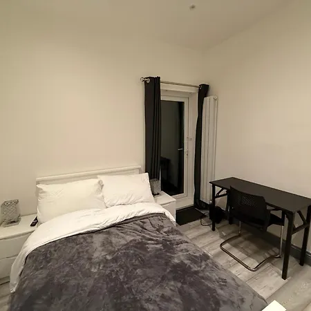 Guest house In Modernised Victorian House Croydon