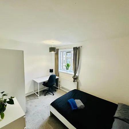 Guest house Karen House R2 *