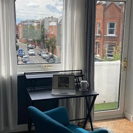 Chic Flat In Sw6 London
