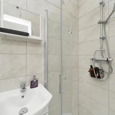 Startlet - On Elizabeth Line With Free Parking *