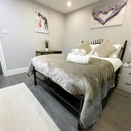 Luxury In Vibrant Area