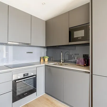 High-Spec Apartment- Prime East London - Near O2 Arena London