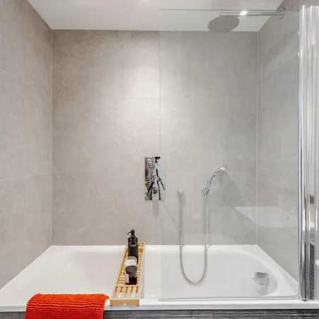 High-Spec Apartment- Prime East London - Near O2 Arena Apartment