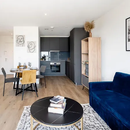 High-Spec Apartment- Prime East London - Near O2 Arena Apartment