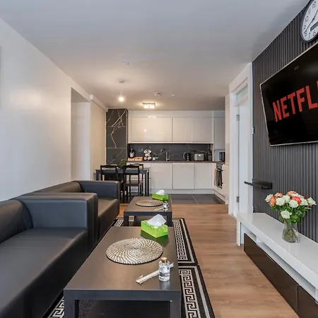 Shepherds Haven Luxury 4 Bed Flat With Self Check In Apartment *