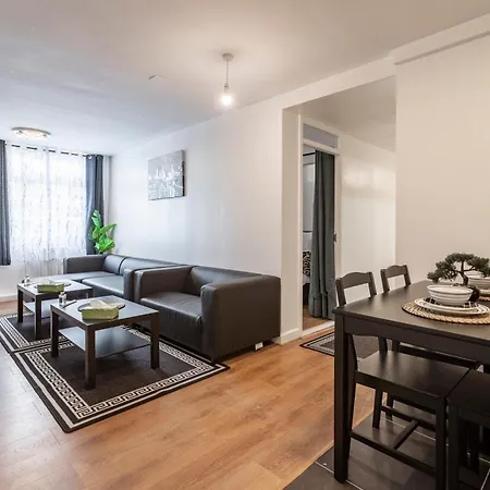 Apartment Shepherds Haven Luxury 4 Bed Flat With Self Check In London
