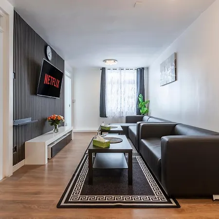 Shepherds Haven Luxury 4 Bed Flat With Self Check In * London