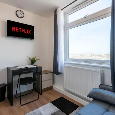 Shepherds Haven Luxury 4 Bed Flat With Self Check In Apartment London