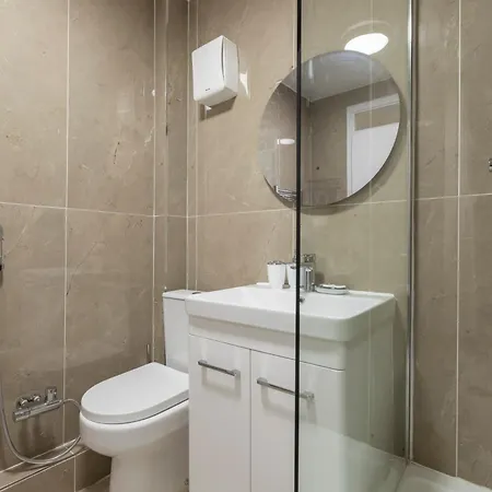 Apartment Shepherds Haven Luxury 4 Bed Flat With Self Check In London
