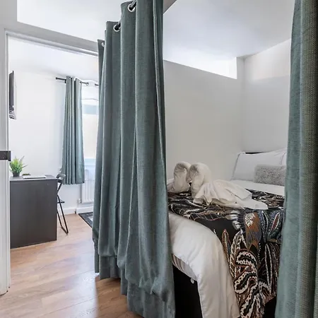Shepherds Haven Luxury 4 Bed Flat With Self Check In Apartment London