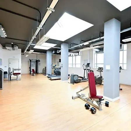 Apartment Modern Amazing Spring Offer Longer Sleeps 6 Free Gym Free Underground Parking Fast Wifi 5 Mins To Stadium Direct Travel To Heathrow Airport