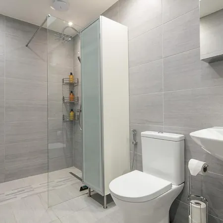 Spacious 3 Bedroom With Ps5 And Pool Table Near O2 Arena Canary Wharf And Elizabeth Line To London