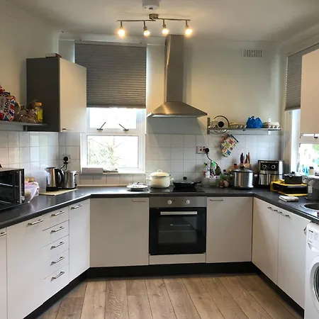 Large Private In Kensal Rise Of *