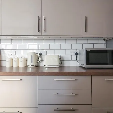 Spacious 3 Bedroom With Ps5 And Pool Table Near O2 Arena Canary Wharf And Elizabeth Line To Apartment