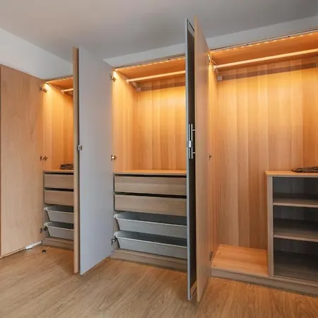 Spacious 3 Bedroom With Ps5 And Pool Table Near O2 Arena Canary Wharf And Elizabeth Line To *