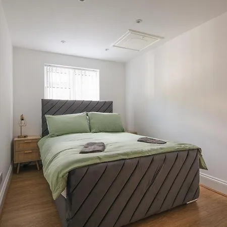 Spacious 3 Bedroom With Ps5 And Pool Table Near O2 Arena Canary Wharf And Elizabeth Line To