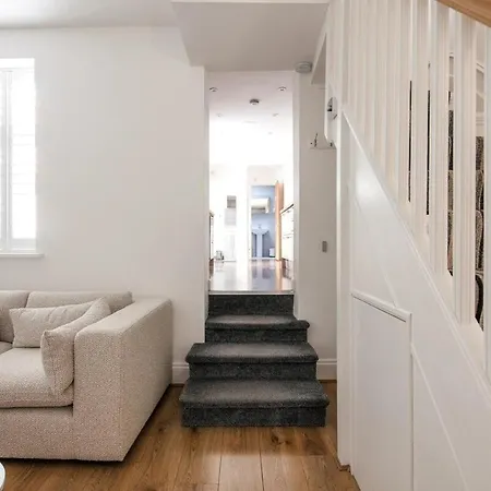 Apartment Spacious 3 Bedroom With Ps5 And Pool Table Near O2 Arena Canary Wharf And Elizabeth Line To London