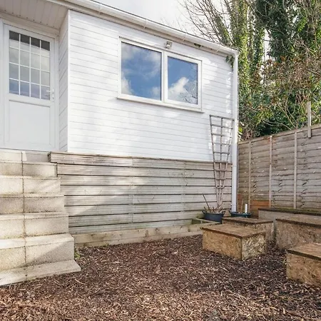 Spacious 3 Bedroom With Ps5 And Pool Table Near O2 Arena Canary Wharf And Elizabeth Line To