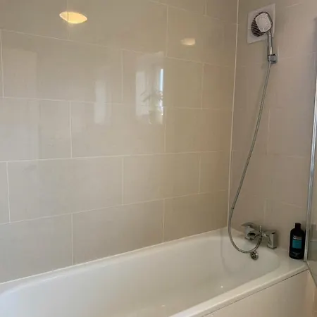 Cosy House Tower Bridge Station Walk Holiday home