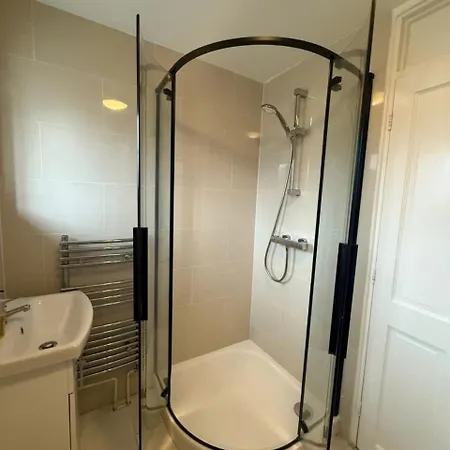 Cosy House Tower Bridge Station Walk Holiday home *