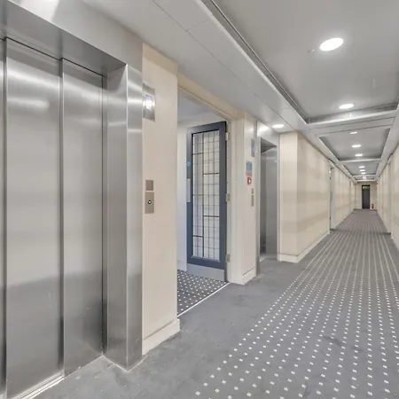 Deluxe 1-bedroom * London