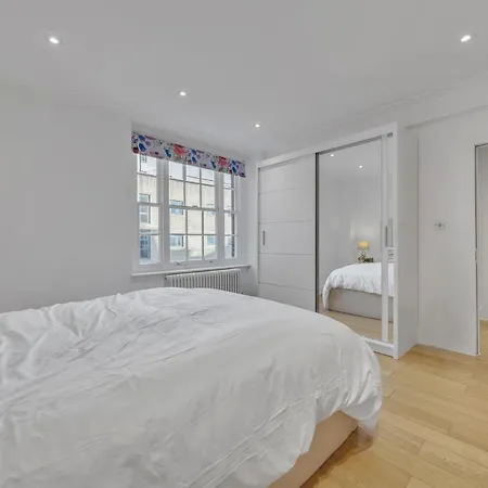 Deluxe 1-bedroom Apartment *