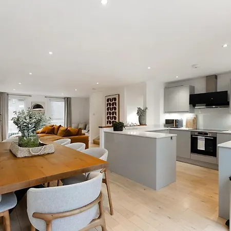 The Riverbank Hideaway Apartment London