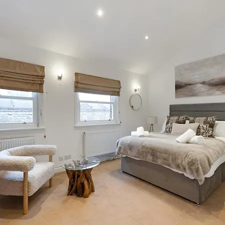 The Riverbank Hideaway London