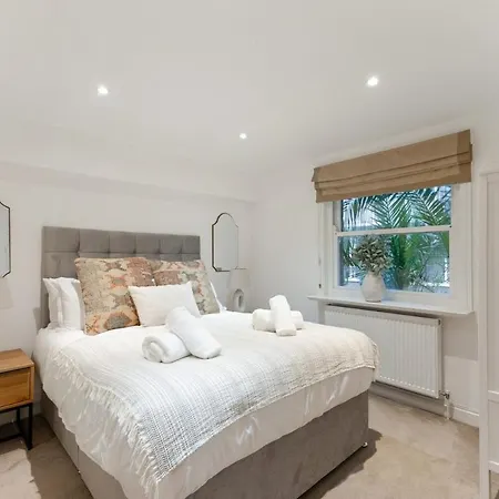 Apartment The Riverbank Hideaway London