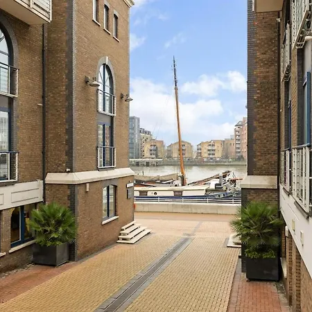 The Riverbank Hideaway London