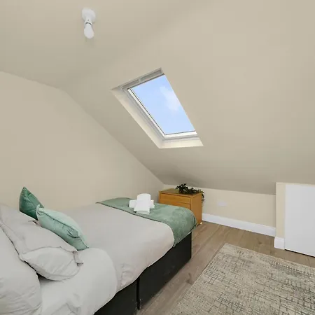Cosy On Elizabeth Line - Free Parking Apartment *