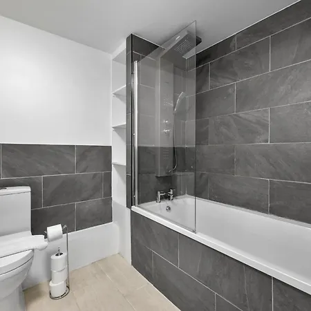 2-bedroom Short Term & Flexible Renting Canary Wharf Apartment