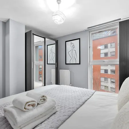 2-bedroom Short Term & Flexible Renting Canary Wharf Apartment London