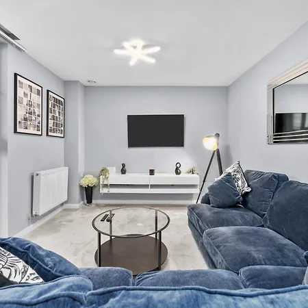 2-bedroom Short Term & Flexible Renting Canary Wharf Apartment