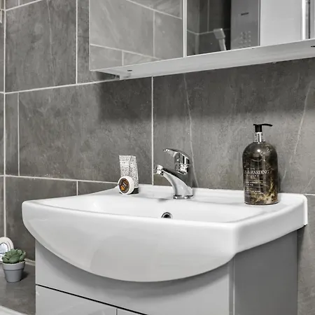 Apartment 2-bedroom Short Term & Flexible Renting Canary Wharf
