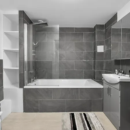 Apartment 2-bedroom Short Term & Flexible Renting Canary Wharf