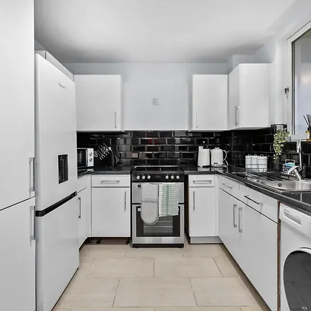 2-bedroom Short Term & Flexible Renting Canary Wharf Apartment *