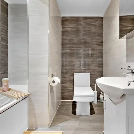 Luxury 2br Flat In Battersea 伦敦