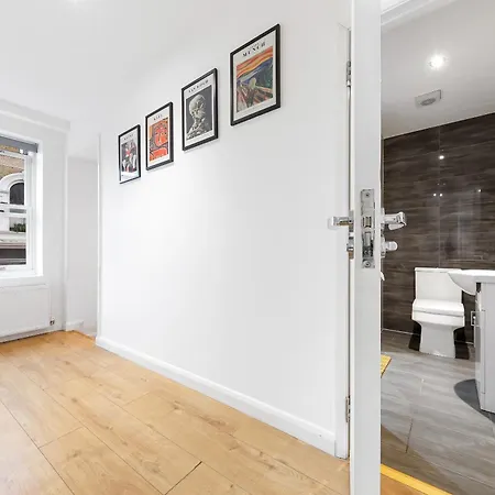 Luxury 2br Flat In Battersea * 伦敦
