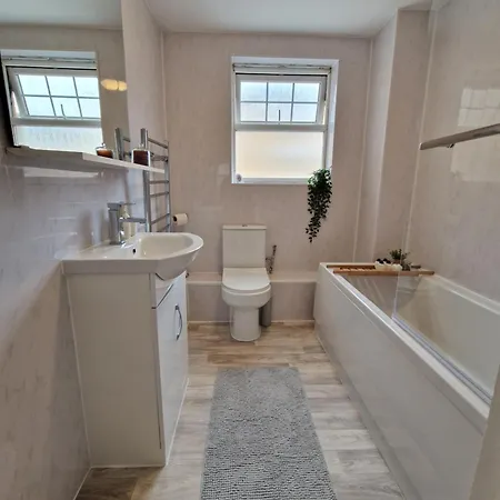Apartment New Luxury Near Wembley - Free Parking & Wifi *