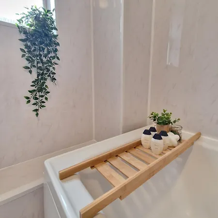 Apartment New Luxury Near Wembley - Free Parking & Wifi *