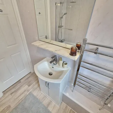 Apartment New Luxury Near Wembley - Free Parking & Wifi