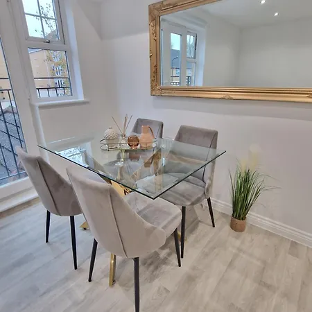 New Luxury Near Wembley - Free Parking & Wifi Apartment Edgware