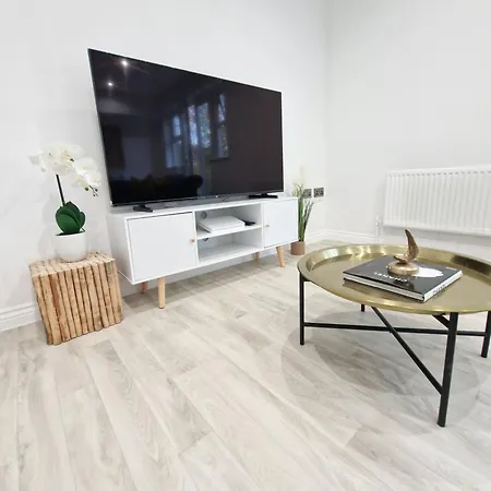 New Luxury Near Wembley - Free Parking & Wifi * Edgware