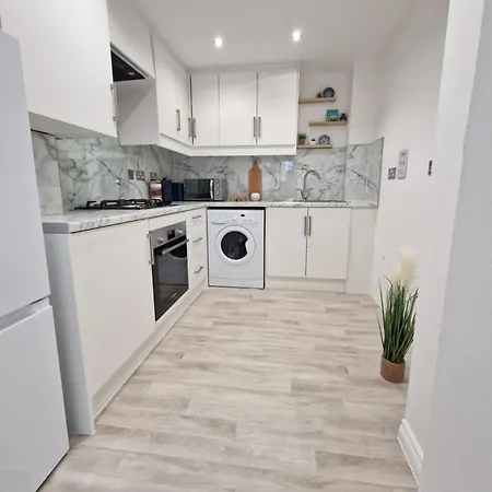 New Luxury Near Wembley - Free Parking & Wifi Edgware