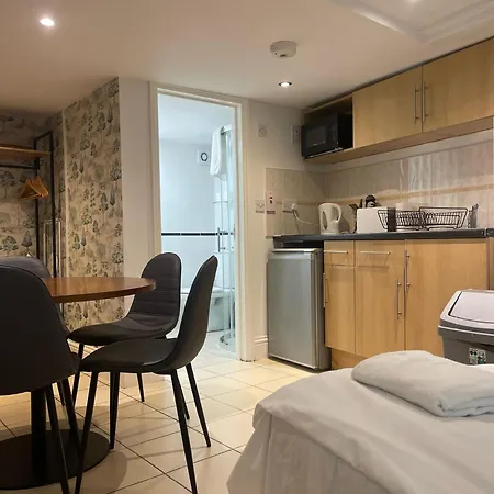 Quintuple Close To King's Cross Apartment
