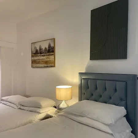 Quintuple Close To King's Cross Apartment *