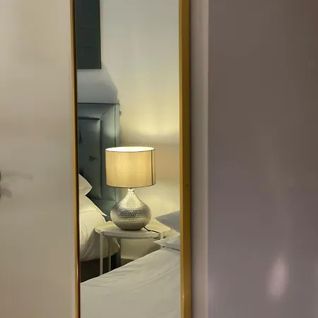 Quintuple Close To King's Cross London
