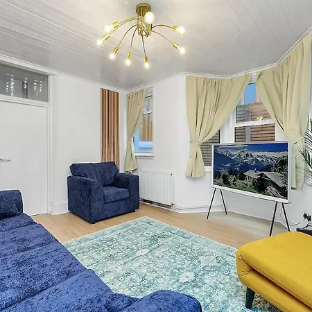The Townhouse By Harlington * London