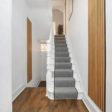 Apartment The Townhouse By Harlington London